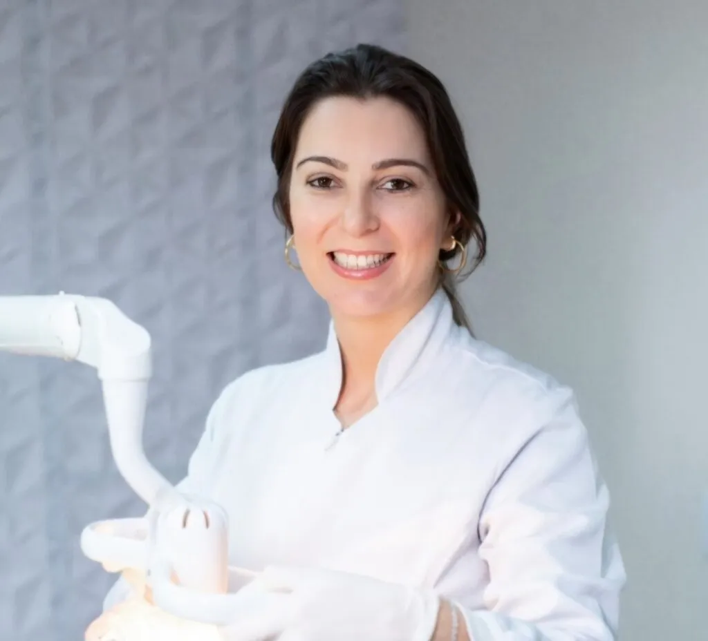 Dra. Cibele Dutra, especialista no tratamento do hálito
